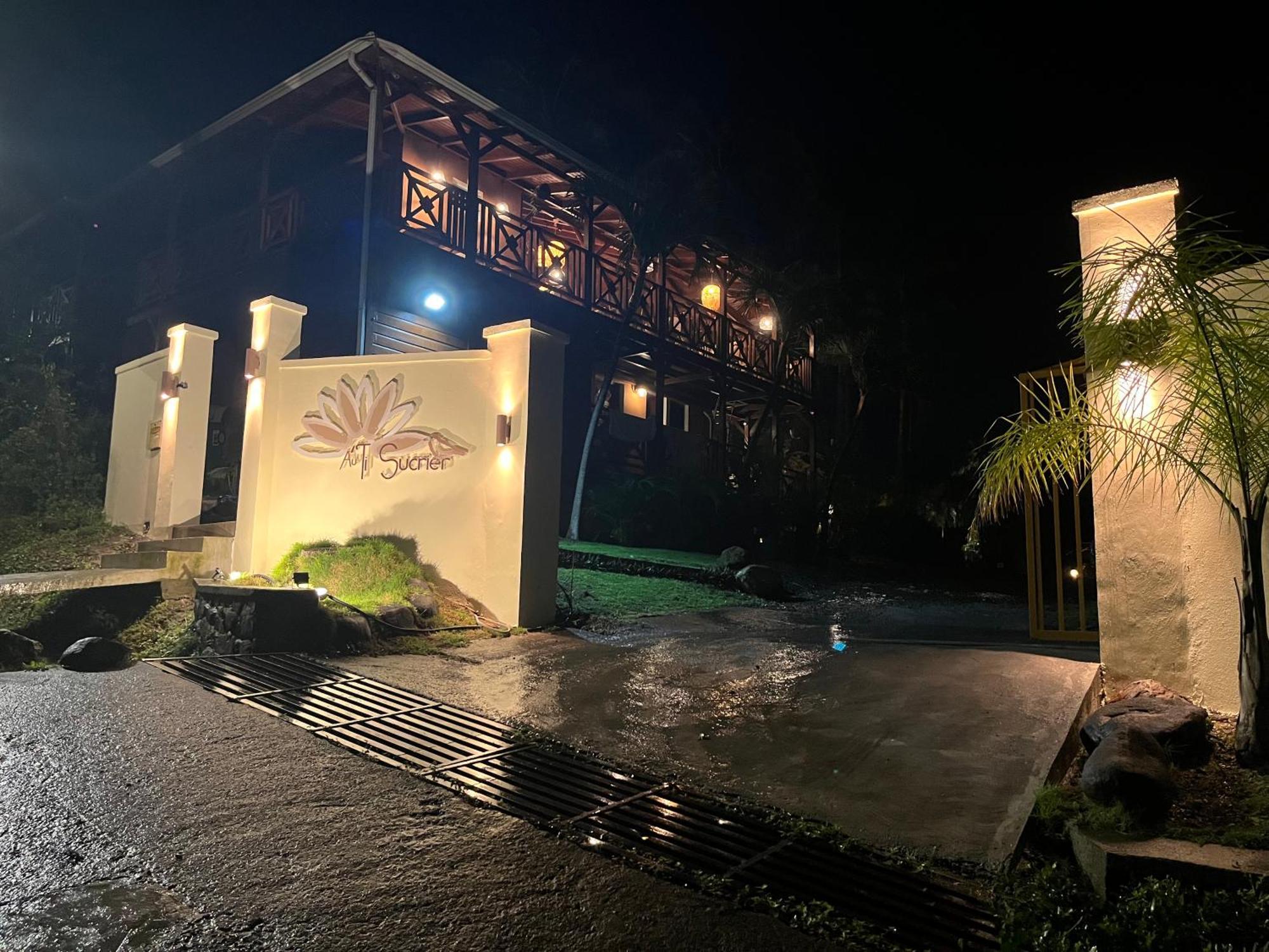 Residence Au 'Ti Sucrier Deshaies Exterior photo